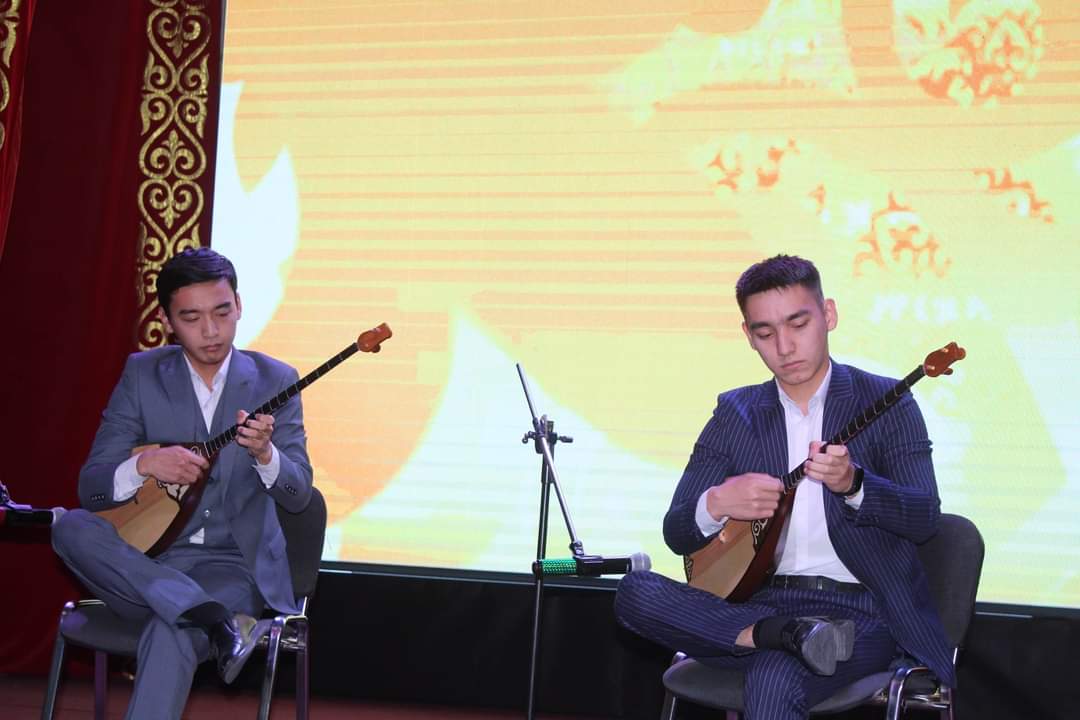 30 қараша күні ҚР Тұңғыш Президенті күніне орай аудандық мәдениет үйінің ұйымдастыруымен салтанатты жиын өтті